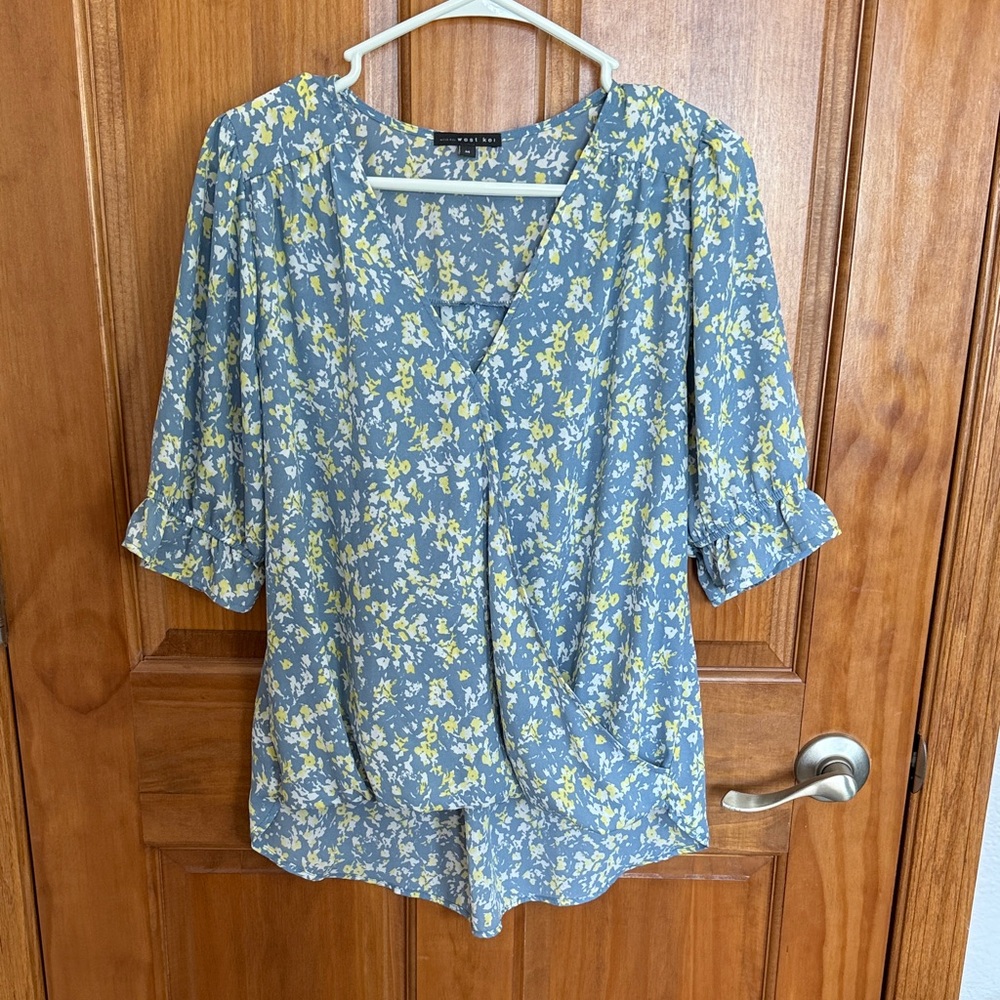 West Kei Blue Floral V-Neck Blouse with Yellow Accents - Lightweight Women’s Med